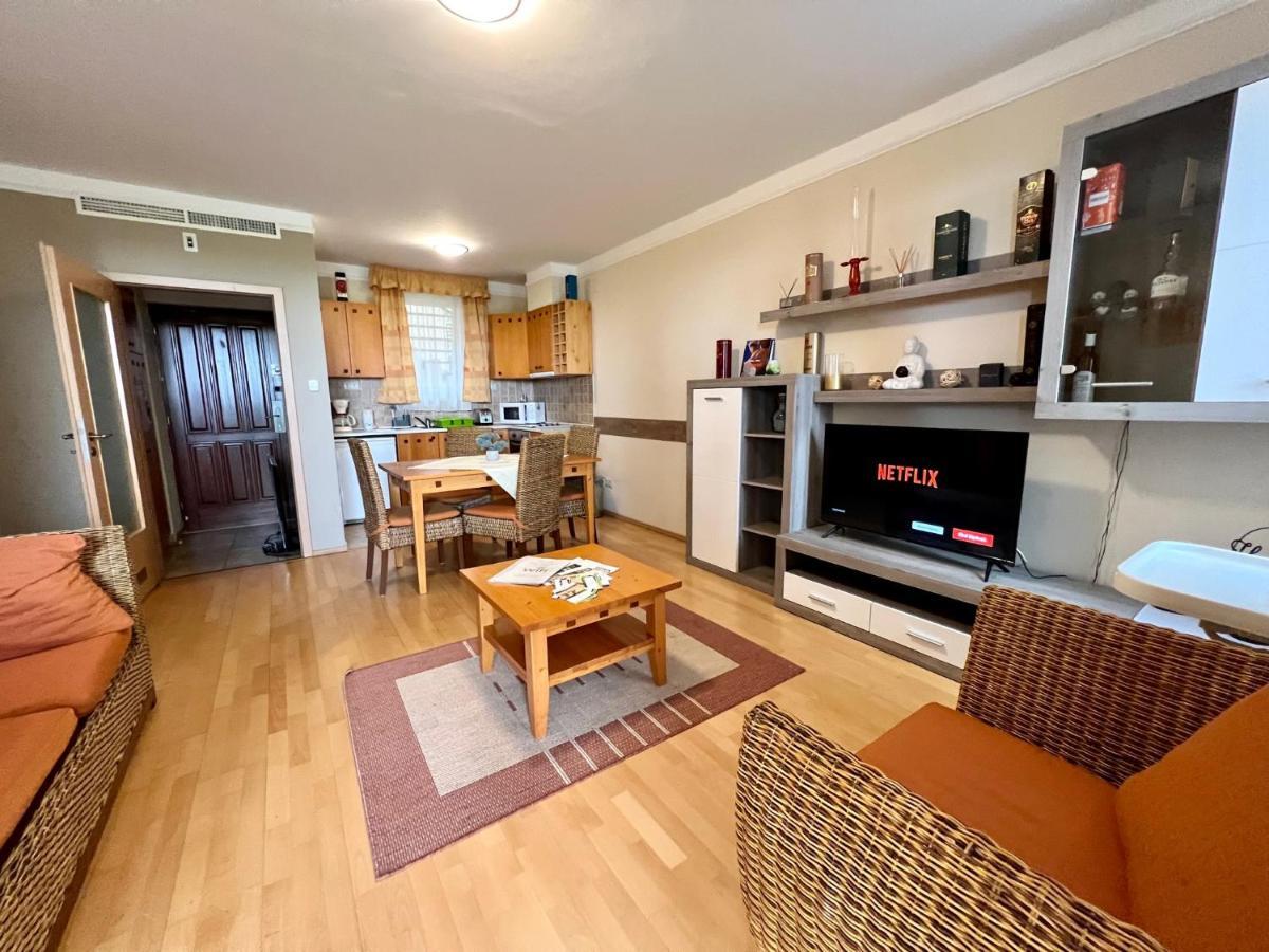 Luxus Golf Apartment Bük Eksteriør billede