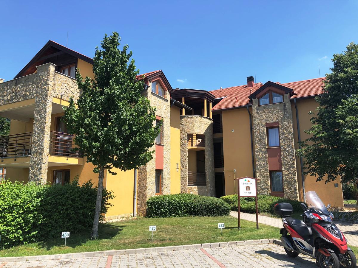 Luxus Golf Apartment Bük Eksteriør billede
